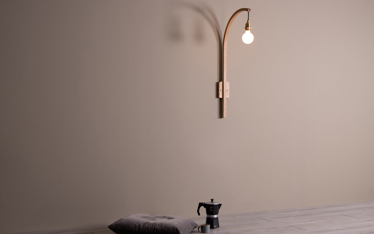 Tilow Wall Light - oak wood