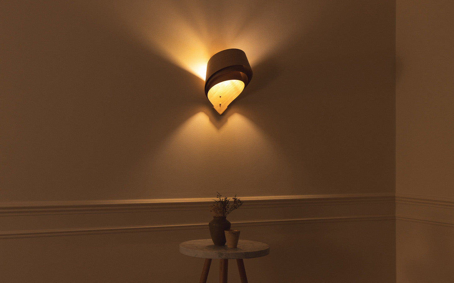 Cape Wall Light - oak wood