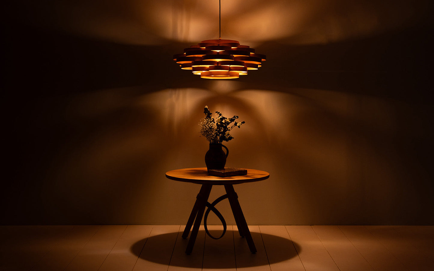 Gwenen Pendant - oak wood