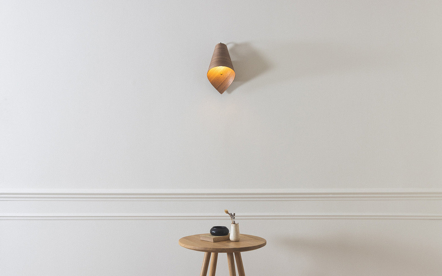 Keel Wall Light - oak wood
