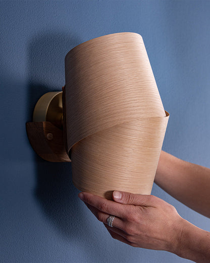 Neap Wireless Wall Light - oak wood