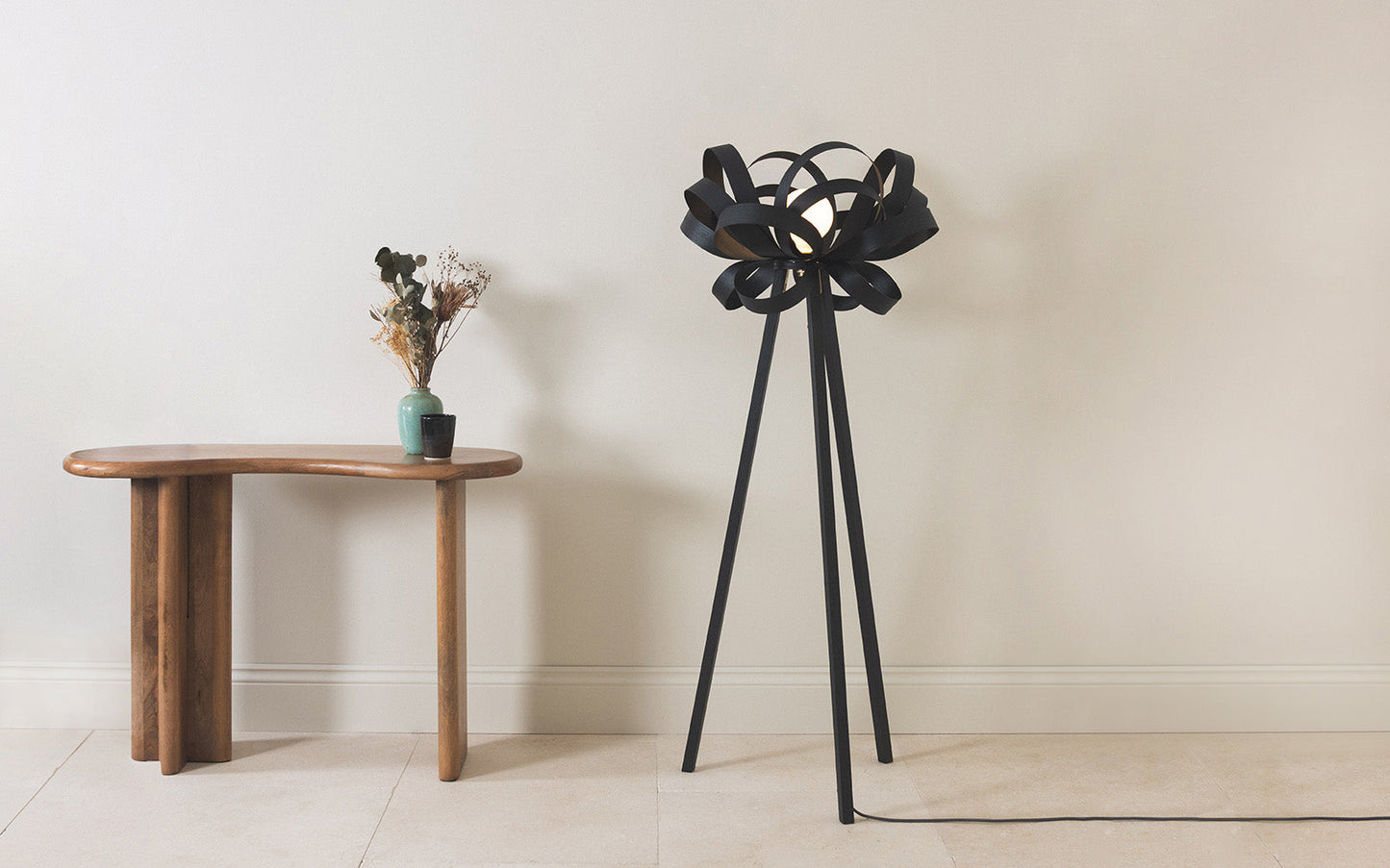 Noctis Skipper Floor Light - oak wood