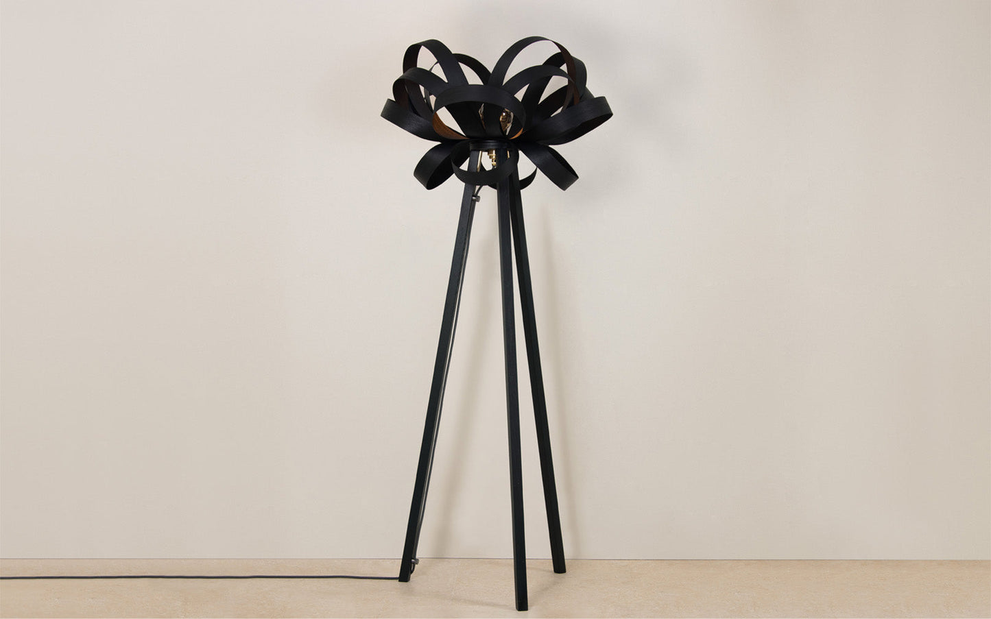 Noctis Skipper Floor Light - oak wood