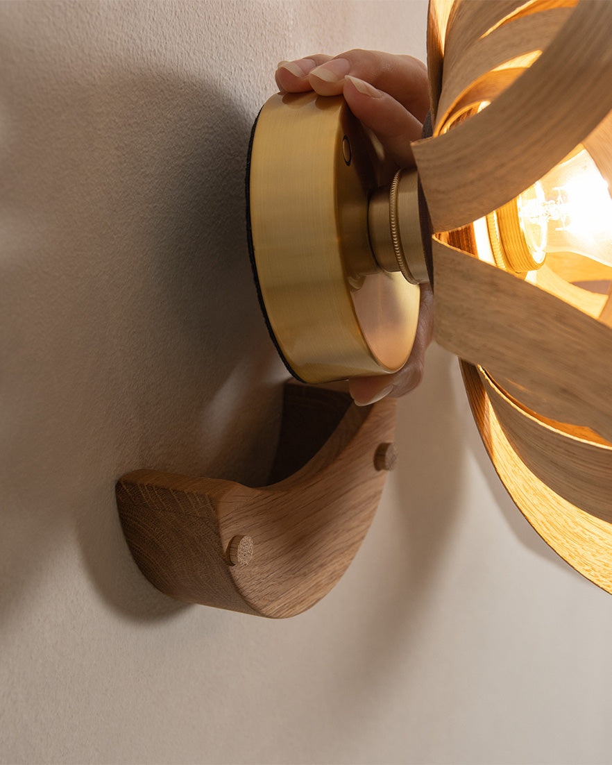 Skipper Wireless Wall Light - oak wood