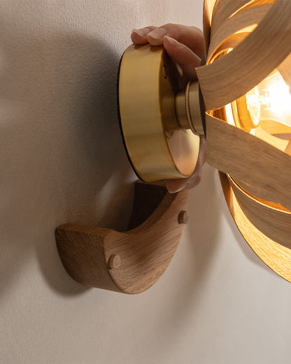 Skipper Wireless Wall Light - oak wood