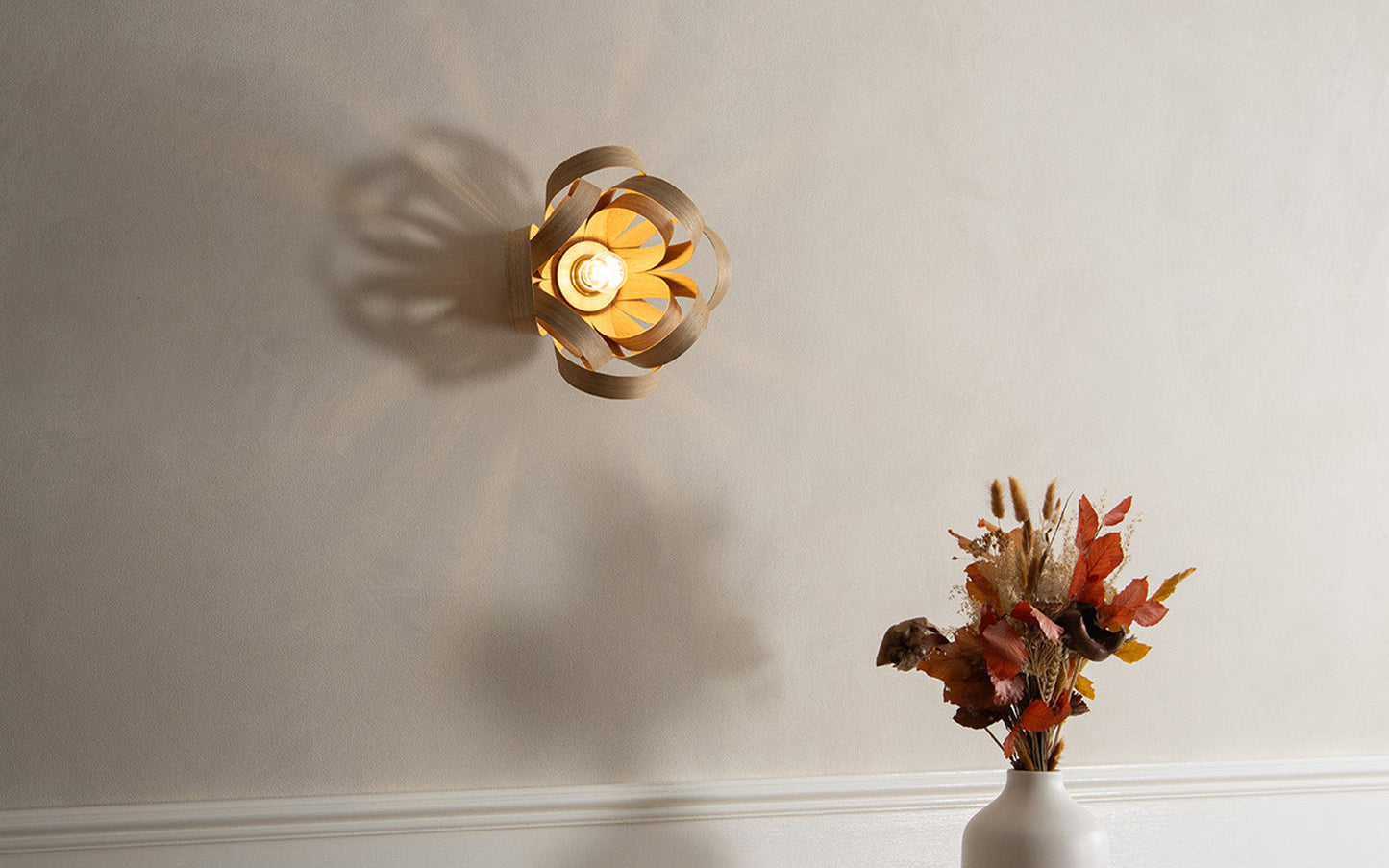 Skipper Wireless Wall Light - oak wood