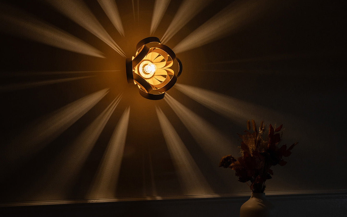 Skipper Wireless Wall Light - oak wood