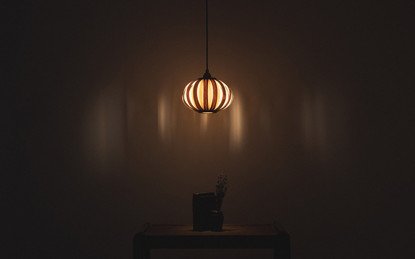 Urchin Pendant X-Small - oak wood