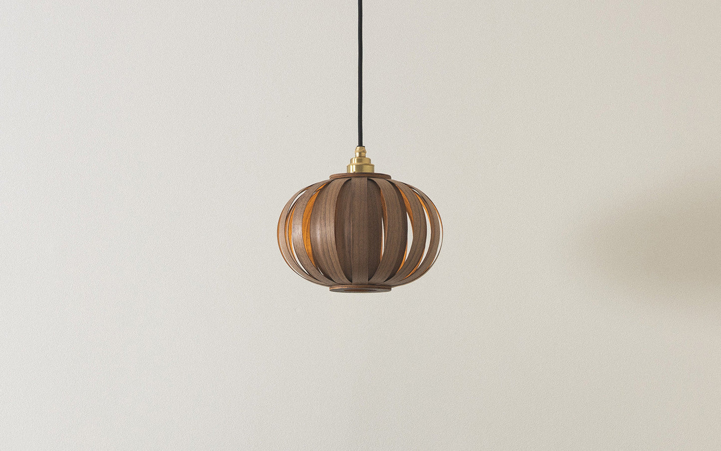 Urchin Pendant X-Small - oak wood