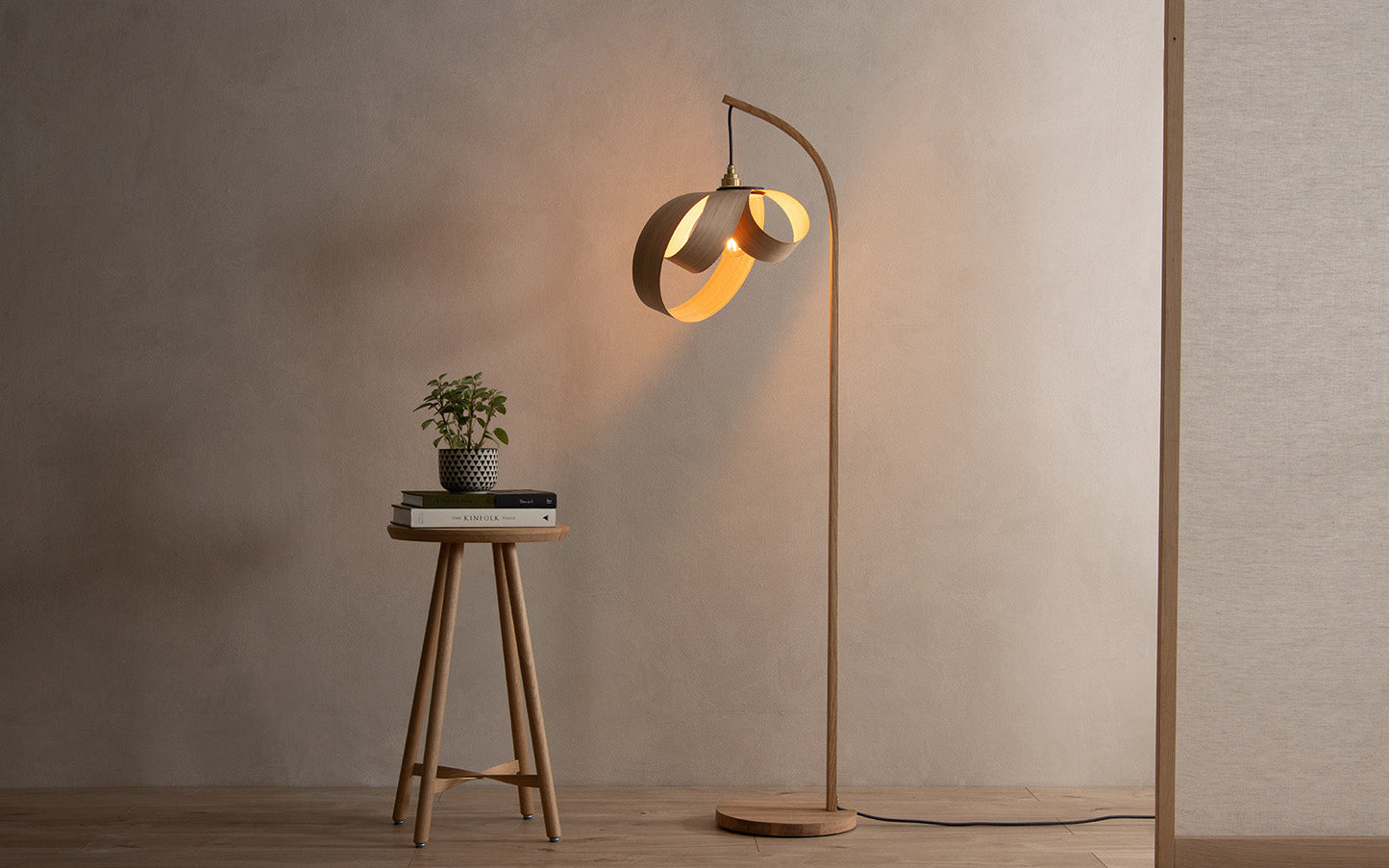 Verso Small - Stem Floor Light - oak wood